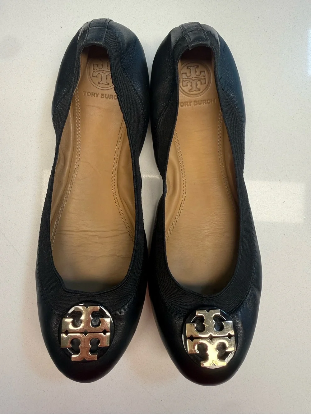 TORY BURCH Black Claire Elastic Ballet Flat with Gold Logo - Size 6.5